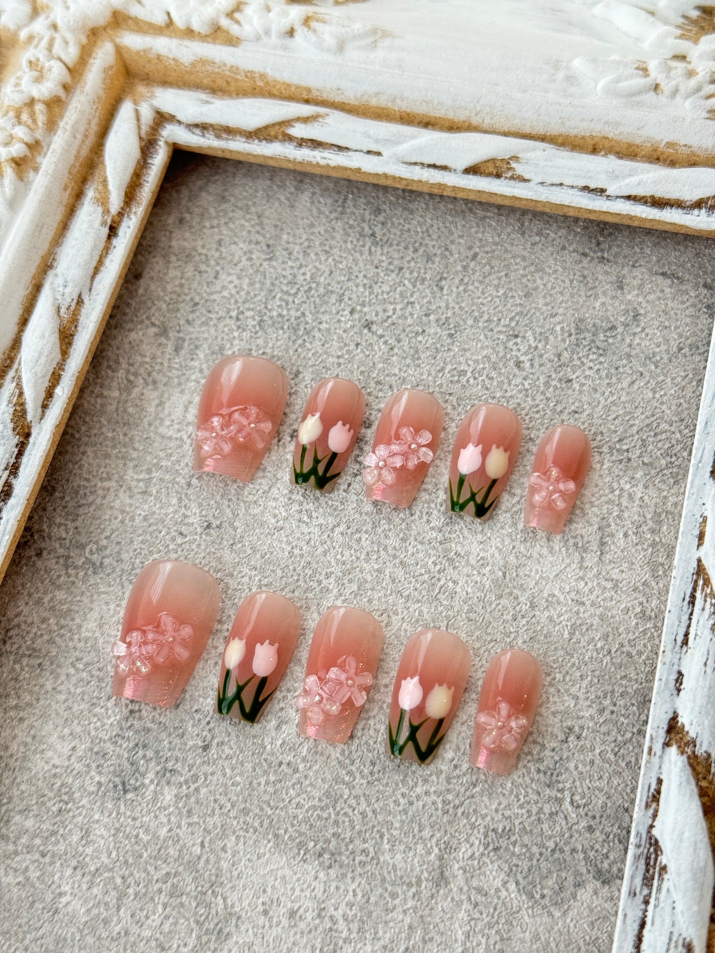 Medium length tulip 3d nails pink