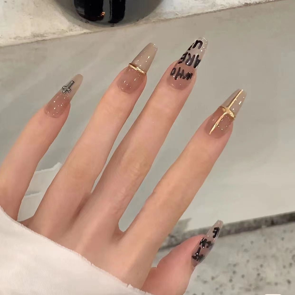 Long hand-painted nails black